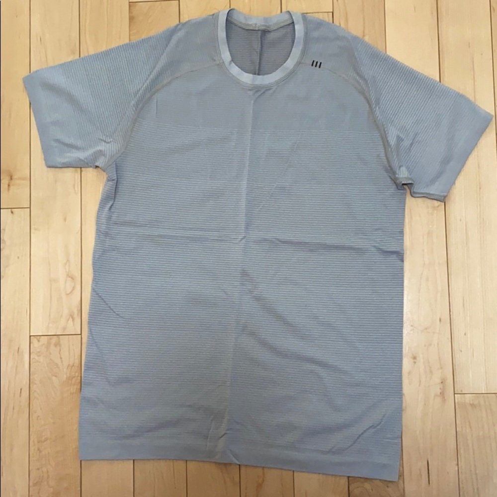 Lululemon men’s tshirt